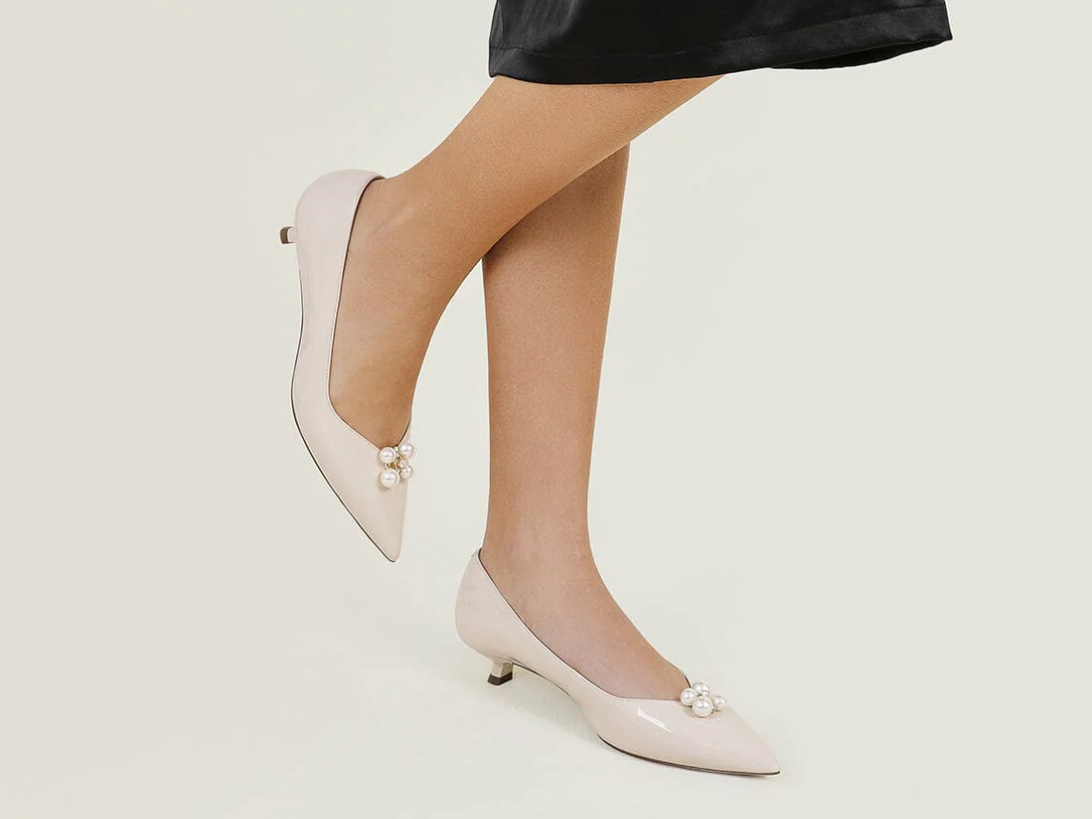 2024年のドレスにキトンヒールを合わせる方法